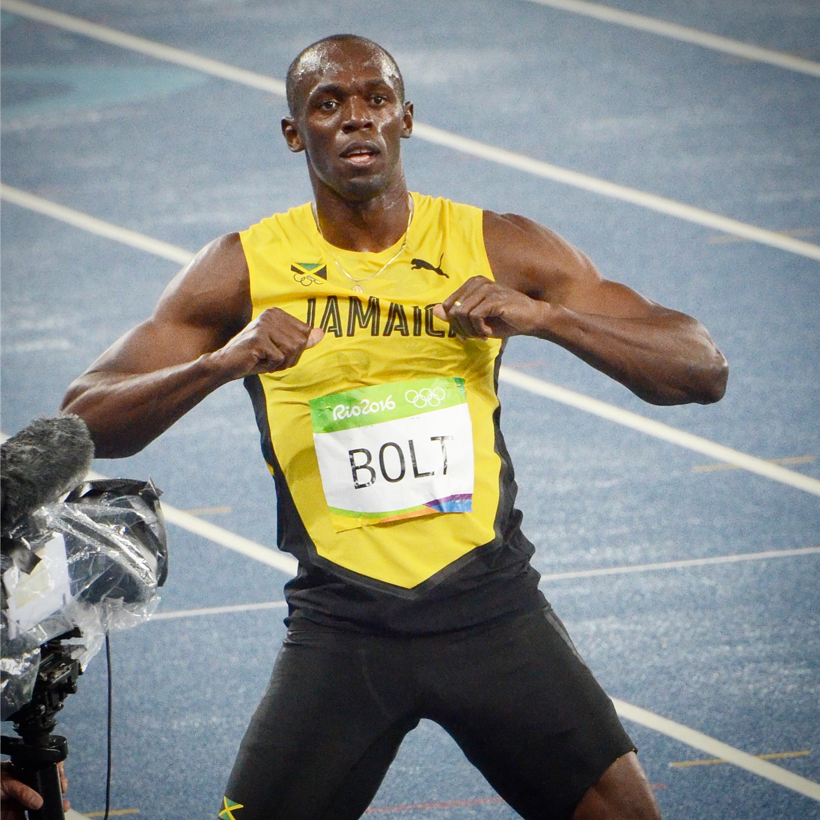 Usain adds the 200m gold medal